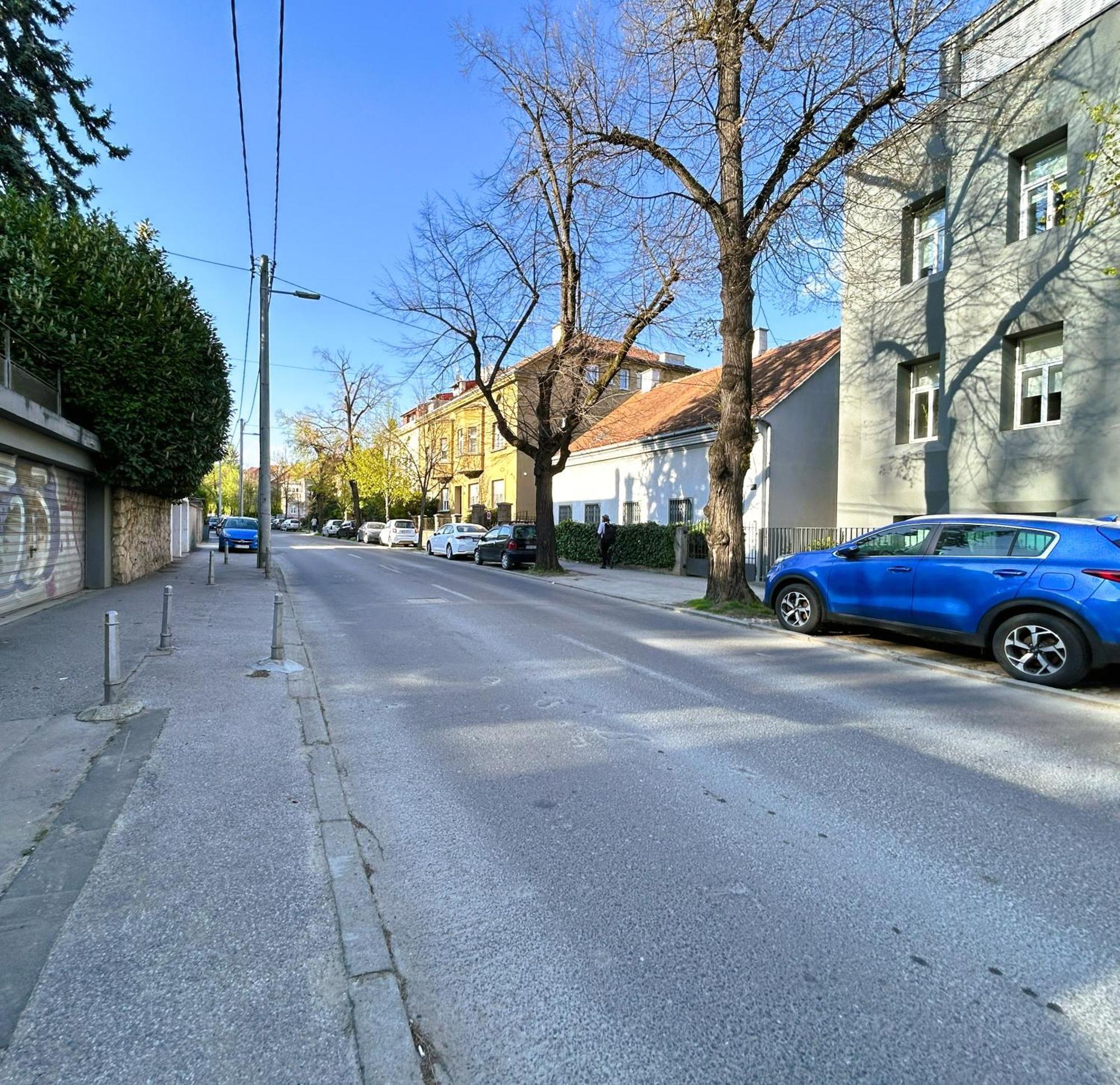 Silver Star With Parking Zagreb